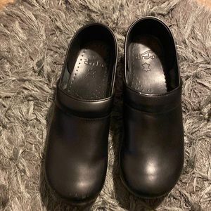 Black Dansko 43 clogs